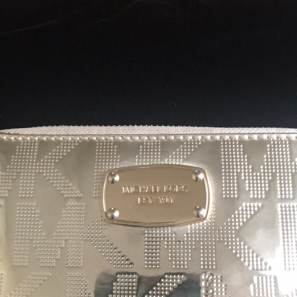 Michael Kors wristlet - Picture 2 of 4